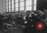 Immagine di Display ufficiale delle merci Oregon United States USA, 1962, secondo 11 filmato di repertorio 65675055840