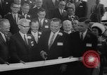 Immagine di Display ufficiale delle merci Oregon United States USA, 1962, secondo 28 filmato di repertorio 65675055840