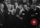 Immagine di Display ufficiale delle merci Oregon United States USA, 1962, secondo 32 filmato di repertorio 65675055840