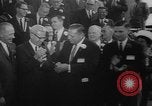 Immagine di Display ufficiale delle merci Oregon United States USA, 1962, secondo 33 filmato di repertorio 65675055840