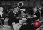 Immagine di Display ufficiale delle merci Oregon United States USA, 1962, secondo 34 filmato di repertorio 65675055840