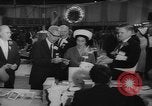 Immagine di Display ufficiale delle merci Oregon United States USA, 1962, secondo 35 filmato di repertorio 65675055840