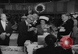 Immagine di Display ufficiale delle merci Oregon United States USA, 1962, secondo 36 filmato di repertorio 65675055840