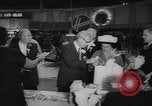 Immagine di Display ufficiale delle merci Oregon United States USA, 1962, secondo 38 filmato di repertorio 65675055840