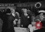 Immagine di Display ufficiale delle merci Oregon United States USA, 1962, secondo 40 filmato di repertorio 65675055840