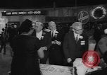 Immagine di Display ufficiale delle merci Oregon United States USA, 1962, secondo 41 filmato di repertorio 65675055840
