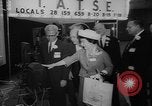 Immagine di Display ufficiale delle merci Oregon United States USA, 1962, secondo 42 filmato di repertorio 65675055840