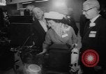 Immagine di Display ufficiale delle merci Oregon United States USA, 1962, secondo 52 filmato di repertorio 65675055840