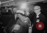 Immagine di Display ufficiale delle merci Oregon United States USA, 1962, secondo 55 filmato di repertorio 65675055840