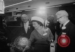 Immagine di Display ufficiale delle merci Oregon United States USA, 1962, secondo 57 filmato di repertorio 65675055840