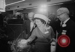 Immagine di Display ufficiale delle merci Oregon United States USA, 1962, secondo 58 filmato di repertorio 65675055840