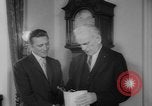 Image Kirk Douglas Washington DC USA, 1962, de la seconde 14 séquences d'archives historiques vidéo 65675055846