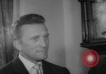 Image Kirk Douglas Washington DC USA, 1962, de la seconde 15 séquences d'archives historiques vidéo 65675055846