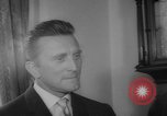 Image Kirk Douglas Washington DC USA, 1962, de la seconde 17 séquences d'archives historiques vidéo 65675055846