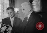 Image Kirk Douglas Washington DC USA, 1962, de la seconde 18 séquences d'archives historiques vidéo 65675055846