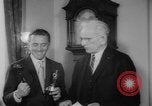 Image Kirk Douglas Washington DC USA, 1962, de la seconde 26 séquences d'archives historiques vidéo 65675055846