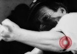 Immagine di Dito wrestling Germania, 1962, secondo 21 filmato di repertorio 65675055849