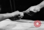 Immagine di Dito wrestling Germania, 1962, secondo 24 filmato di repertorio 65675055849