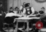 Immagine di Dito wrestling Germania, 1962, secondo 32 filmato di repertorio 65675055849