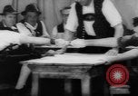 Immagine di Dito wrestling Germania, 1962, secondo 35 filmato di repertorio 65675055849