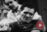 Immagine di Dito wrestling Germania, 1962, secondo 41 filmato di repertorio 65675055849