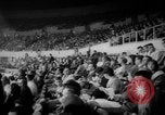 Immagine di Pista coperta campo e soddisfare California United States USA, 1962, secondo 7 filmato di repertorio 65675055885
