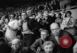 Immagine di Pista coperta campo e soddisfare California United States USA, 1962, secondo 12 filmato di repertorio 65675055885