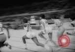 Immagine di Pista coperta campo e soddisfare California United States USA, 1962, secondo 18 filmato di repertorio 65675055885