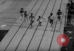 Immagine di Pista coperta campo e soddisfare California United States USA, 1962, secondo 20 filmato di repertorio 65675055885