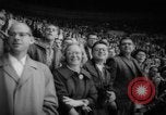 Immagine di Pista coperta campo e soddisfare California United States USA, 1962, secondo 23 filmato di repertorio 65675055885
