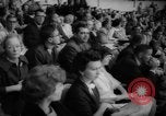 Immagine di Pista coperta campo e soddisfare California United States USA, 1962, secondo 27 filmato di repertorio 65675055885
