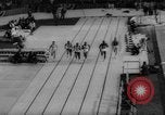 Immagine di Pista coperta campo e soddisfare California United States USA, 1962, secondo 32 filmato di repertorio 65675055885