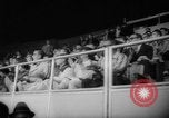 Immagine di Pista coperta campo e soddisfare California United States USA, 1962, secondo 36 filmato di repertorio 65675055885