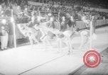 Immagine di Pista coperta campo e soddisfare California United States USA, 1962, secondo 42 filmato di repertorio 65675055885