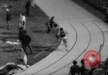 Immagine di Pista coperta campo e soddisfare California United States USA, 1962, secondo 53 filmato di repertorio 65675055885