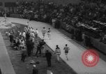 Immagine di Pista coperta campo e soddisfare California United States USA, 1962, secondo 57 filmato di repertorio 65675055885