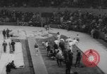 Immagine di Pista coperta campo e soddisfare California United States USA, 1962, secondo 60 filmato di repertorio 65675055885