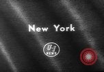 Immagine di Mona Lisa dipinti New York City USA, 1963, secondo 3 filmato di repertorio 65675055908