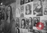Immagine di Mona Lisa dipinti New York City USA, 1963, secondo 4 filmato di repertorio 65675055908
