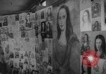Immagine di Mona Lisa dipinti New York City USA, 1963, secondo 9 filmato di repertorio 65675055908