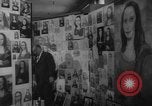 Immagine di Mona Lisa dipinti New York City USA, 1963, secondo 12 filmato di repertorio 65675055908