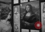 Immagine di Mona Lisa dipinti New York City USA, 1963, secondo 14 filmato di repertorio 65675055908