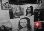 Immagine di Mona Lisa dipinti New York City USA, 1963, secondo 24 filmato di repertorio 65675055908
