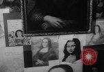 Immagine di Mona Lisa dipinti New York City USA, 1963, secondo 26 filmato di repertorio 65675055908