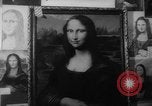 Immagine di Mona Lisa dipinti New York City USA, 1963, secondo 30 filmato di repertorio 65675055908