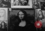 Immagine di Mona Lisa dipinti New York City USA, 1963, secondo 31 filmato di repertorio 65675055908