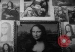 Immagine di Mona Lisa dipinti New York City USA, 1963, secondo 32 filmato di repertorio 65675055908