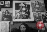 Immagine di Mona Lisa dipinti New York City USA, 1963, secondo 35 filmato di repertorio 65675055908