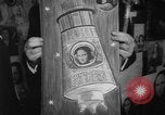 Immagine di Mona Lisa dipinti New York City USA, 1963, secondo 38 filmato di repertorio 65675055908