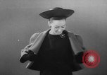 Image défilé Paris France, 1963, de la seconde 12 séquences d'archives historiques vidéo 65675055909
